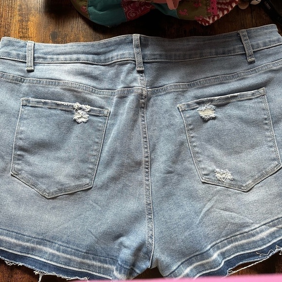 NWOT Jean Shorts. Size 3X - Picture 3 of 6